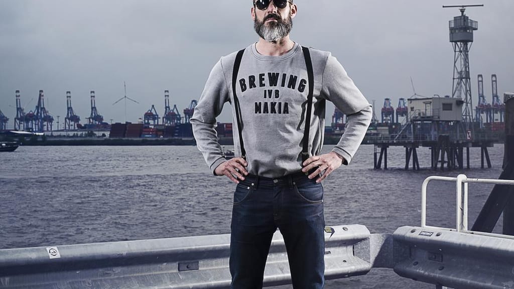 MA SquarePocketSweatshirt Navy